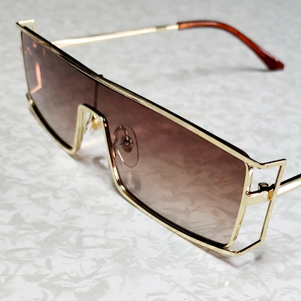 Stylish Gold Frame Sunglasses with Brown Lenses